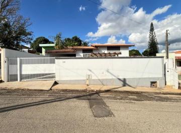 Foto 01 · Casa, Ginásio, Itararé, SP