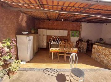 Casa · 220m² · 3 Quartos · Vendo casa em Itatiaiuçu com 03 quartos excelente localização.