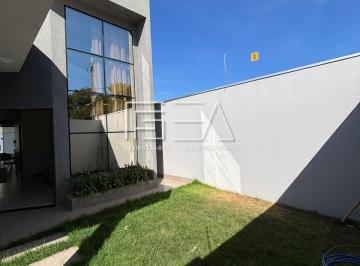 Casa · 3 Quartos · 2 Vagas · OPORTUNIDADE INCRÍVEL! CASA DISPONÍVEL PARA LOCAÇÃO COM 3 QUARTOS SENDO 1 SUÍTE - ÁREA DE LAZE