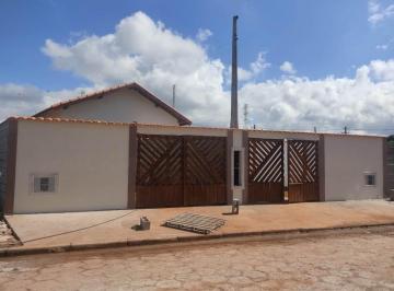 Casa de 2 quartos, Itanhaém · Casa nova com piscina e 2 dormitórios a venda em Itanhaém.