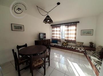 Apartamento · 80m² · 2 Quartos · 1 Vaga · Apartamento Padrão de 02 dormitórios para locação anual na Praia da Enseada.