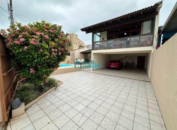 Casa · 366m² · 3 Quartos · 6 Vagas · Casa em Balneário - Florianópolis