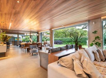 fc858587-650f-48d4-873c-dff58efa6a22 · Aconchegante casa tipo para venda em Cerqueira César com 5 quartos, sendo 5 suítes, 377m²
