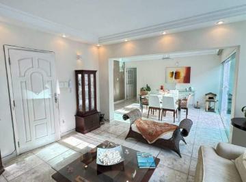 Apartamento · 184m² · 4 Quartos · 2 Vagas · 4 dormitorios, sendo 3 suites 2 vagas quadra da praia 