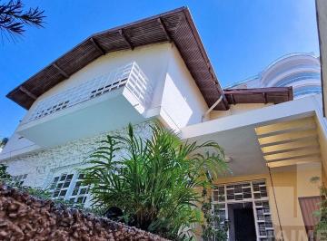 Casa · 250m² · 5 Quartos · 2 Vagas · Sobrado 06 dormitórios,02 vagas em Pacaembu.