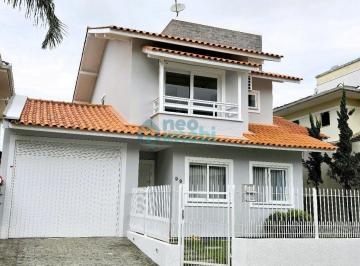 Casa · 225m² · 3 Quartos · 3 Vagas · Casa em Pedra Branca  -  Palhoça