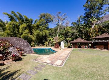 Casa · 530m² · 5 Quartos · 6 Vagas · Casa dentro de condomínio com 5 quartos no bairro de Quebra-frascos, Teresópolis-RJ.