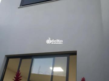Casa · 500m² · 4 Quartos · 5 Vagas · Casa no condomínio Bosque Karaiba disponível para locação e venda em Uberlândia-MG.