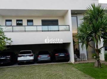 Casa · 500m² · 4 Quartos · 5 Vagas · Casa em condomínio com 4 suítes, disponível para locação e venda no bairro Jardim Sul em Uberlândia-