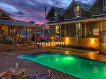 Casa · 160m² · 6 Quartos · 6 Vagas · Casa em Rua Próximo Ao Pico - Praia do Rosa - Imbituba/SC