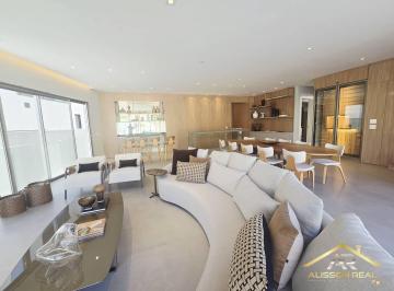 Casa · 838m² · 5 Quartos · 3 Vagas · Maravilhosa Casa no Alphaville 1 - toda Mobiliada e com vista pra mata.