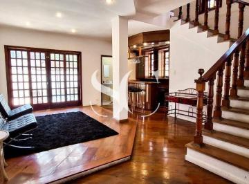 Casa · 322m² · 5 Quartos · 2 Vagas · Vende-se sobrado de 05 dormitórios sendo 01 suíte na Ponta a Praia em Santos