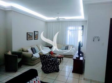 Casa · 158m² · 3 Quartos · 2 Vagas · Vende-se casa sobreposta baixa de 03 dormitórios sendo 01 suíte no bairro de Embaré em Santos