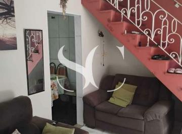 Casa · 70m² · 2 Quartos · Vende-se sobrado de 02 Dormitórios no bairro de Jardim Independência em São Vicente 