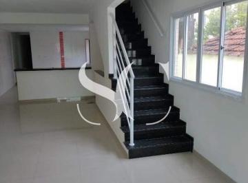 Casa · 200m² · 3 Quartos · 1 Vaga · Vende-se sobreposta alta nova, de 03 dormitórios no bairro de Encruzilhada em Santos.