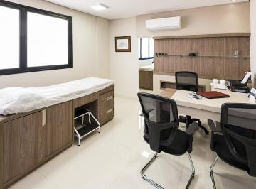 Comercial de 5 quartos, Curitiba · Consultório em Centro Médico