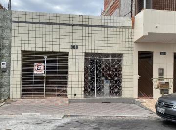Casa de 2 quartos, Paulo Afonso · Casa com excelente localização, 2 quartos, sendo 1 suíte, no Centro.