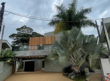 Foto 01 · Luxuosa Casa em Condomínio à Venda em Cidade], Bairro] - 4 quartos, 4 suítes, 2 salas, 5 banheiros, 