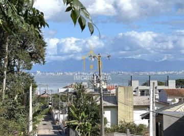 Casa · 135m² · 2 Quartos · 2 Vagas · Casa rústica e privativa em meio a natureza e próximo ao mar de Sambaqui