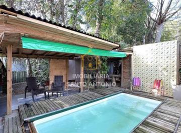 Casa · 135m² · 2 Quartos · 2 Vagas · Casa rústica e privativa em meio a natureza e próximo ao mar de Sambaqui