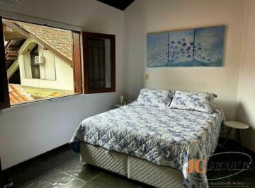 Casa · 195m² · 5 Quartos · 2 Vagas · Casa em condomínio com 195m² de área útil, 5 dormitórios (2 suítes), 2 vagas