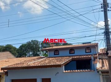 Casa · 160m² · 4 Quartos · 2 Vagas · Sobrado Completo com Piscina e Edícula no Residencial Jardim das Flores