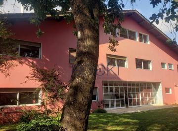 Vista Externa da Casa · Belíssima Residência com várias Salas, 5 suítes, Mezanino, Piscina, Sauna e 10 Vagas cobertas à vend