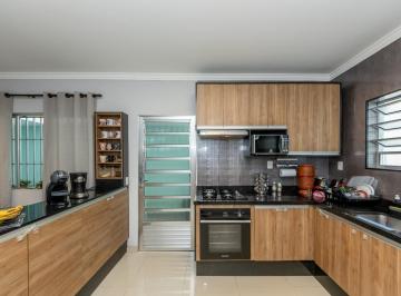 e7e55b14-9d0c-43f8-8932-eab3a63dde31 · Atraente sobrado para venda em Jardim Guairaca com 3 quartos, sendo 1 suíte, 154m²