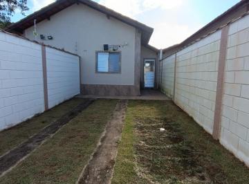 Casa de 2 quartos, Itanhaém · Casa com piscina e 2 dormitórios a venda em Itanhaém.