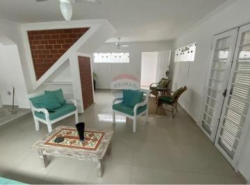 Casa · 230m² · 4 Quartos · Seu Sonho no Guarujá: Luxo e Conforto na Enseada