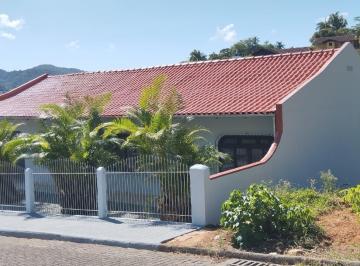 Casa · 180m² · 3 Quartos · 2 Vagas · Ampla casa com 3 dormitórios, em rua sem saída – excelente oportunidade para reforma!