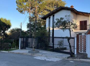 Casa · 391m² · 5 Quartos · 9 Vagas · Belíssima Casa de Alto Padrão