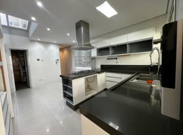 Casa · 141m² · 3 Quartos · 2 Vagas · Sobrado na Água Fria, 03 suítes e 02 vagas de garagem