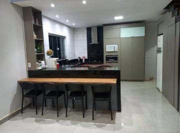 Casa · 400m² · 3 Quartos · 4 Vagas · Casa 03 quartos na 26 de setembro sendo 03 suítes em Condomínio, lote 400 metros