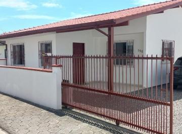 Casa · 182m² · 3 Quartos · 2 Vagas · Excelente Terreno com 2 Casas Independentes, com Piscina e Vaga para 2 Carros: Barra do Aririú em Pa