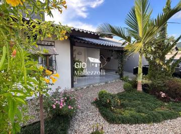 Casa · 174m² · 3 Quartos · 2 Vagas · Casa em Jaraguá do Sul, bairro Rau.