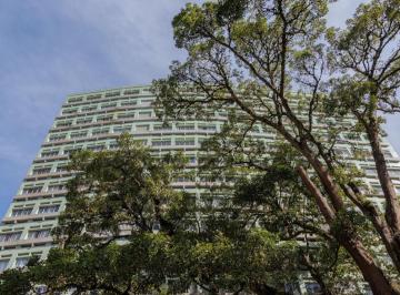Apartamento · 205m² · 3 Quartos · 1 Vaga · Apartamento reformado com três quartos e uma suíte no centro