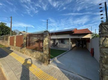 Casa · 145m² · 3 Quartos · 3 Vagas · CASA COM PISCINA PARA LOCAÇÃO NO BAIRRO PARQUE OURO VERDE EM FOZ DO IGUAÇU