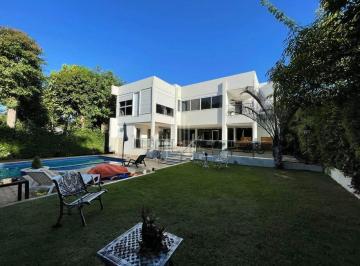 Casa · 900m² · 1 Quarto · 2 Vagas · Sobrado disponível pra locação no Condomínio Paraná Country Club em Hernandarias - PY.