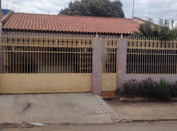 Casa de 4 quartos, Ceilândia · QNM 4, Ceilândia-DF -casa única 04 Qts. Rafic 999824428 Creci 14561/DF