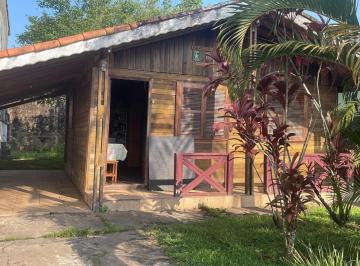 Casa de 2 quartos, Itanhaém · Casa lote inteiro lado praia com 2 quartos, escritura em Itanhaém