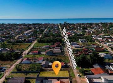 Terreno · 360m² · Terreno Localizado na Rua 140 na Barra do Saí com 360m² em Itapoá/SC!