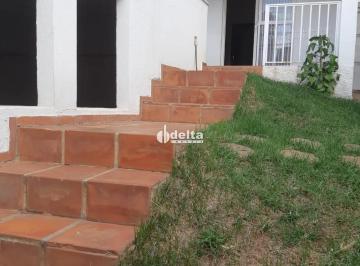 Casa · 300m² · 3 Quartos · 2 Vagas · Casa disponível para locação e venda no bairro Vigilato Pereira em Uberlândia-MG
