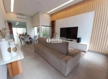 Casa · 252m² · 3 Quartos · 4 Vagas · Casa no condomínio Victoria disponível para venda em Uberlândia-MG