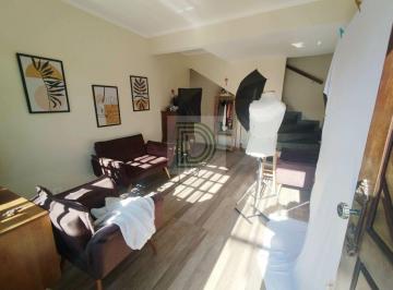 Casa · 111m² · 3 Quartos · 2 Vagas · Sobrado de Esquina Bem Localizado - Conforto e Ventilação Natural