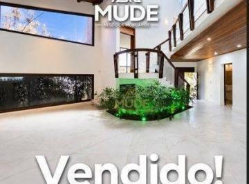 d87b225dffee7e7f7d4eb6637fcf5c3f9f216122 · Magnífica casa , alto padrão , com 1.200m² com detalhes em mármore piso em porcelanato, fino acabame