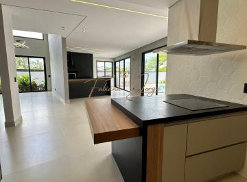 Casa · 294m² · 3 Quartos · 4 Vagas · Casa a venda na região de Valinhos! Sobrado moderno com beach tenis
