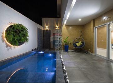 Casa · 270m² · 6 Quartos · 2 Vagas · RESIDÊNCIA DE ALTO PADRÃO EM SÃO PEDRO DA ALDEIA