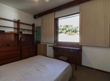 c12e83eb-fffb-4c26-90e4-0c817a6cf6f9 · Agradável sobrado para venda em Moema com 5 quartos, sendo 1 suíte, 209m²