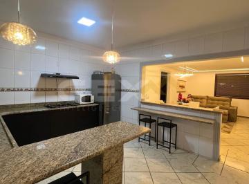 Apartamento · 218m² · 3 Quartos · 3 Vagas · Apartamento térreo à venda no Esplanada, 3 quartos, 1 suíte e 3 vagas.